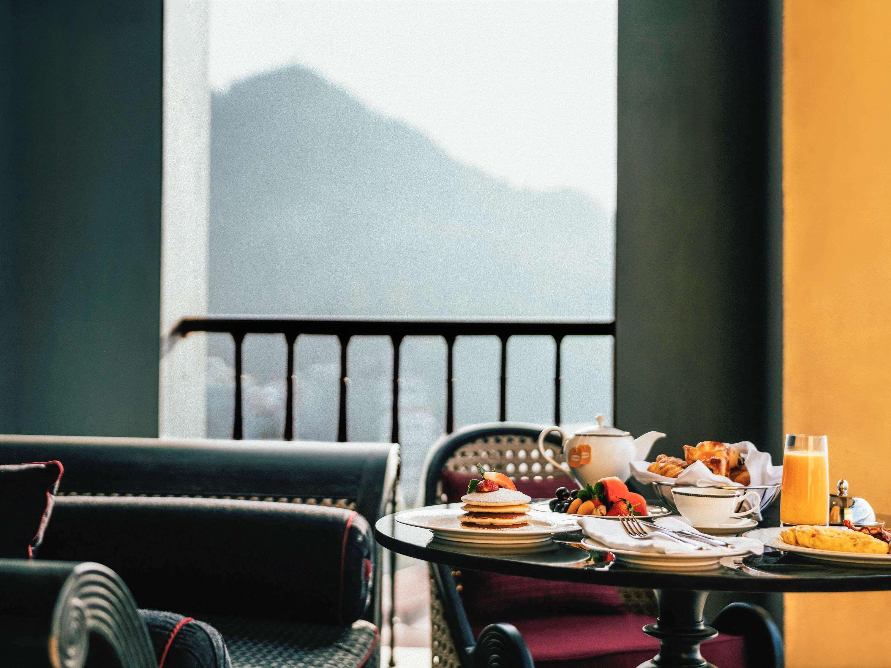 Hotel De La Coupole - Mgallery Sapa Exterior foto A breakfast table