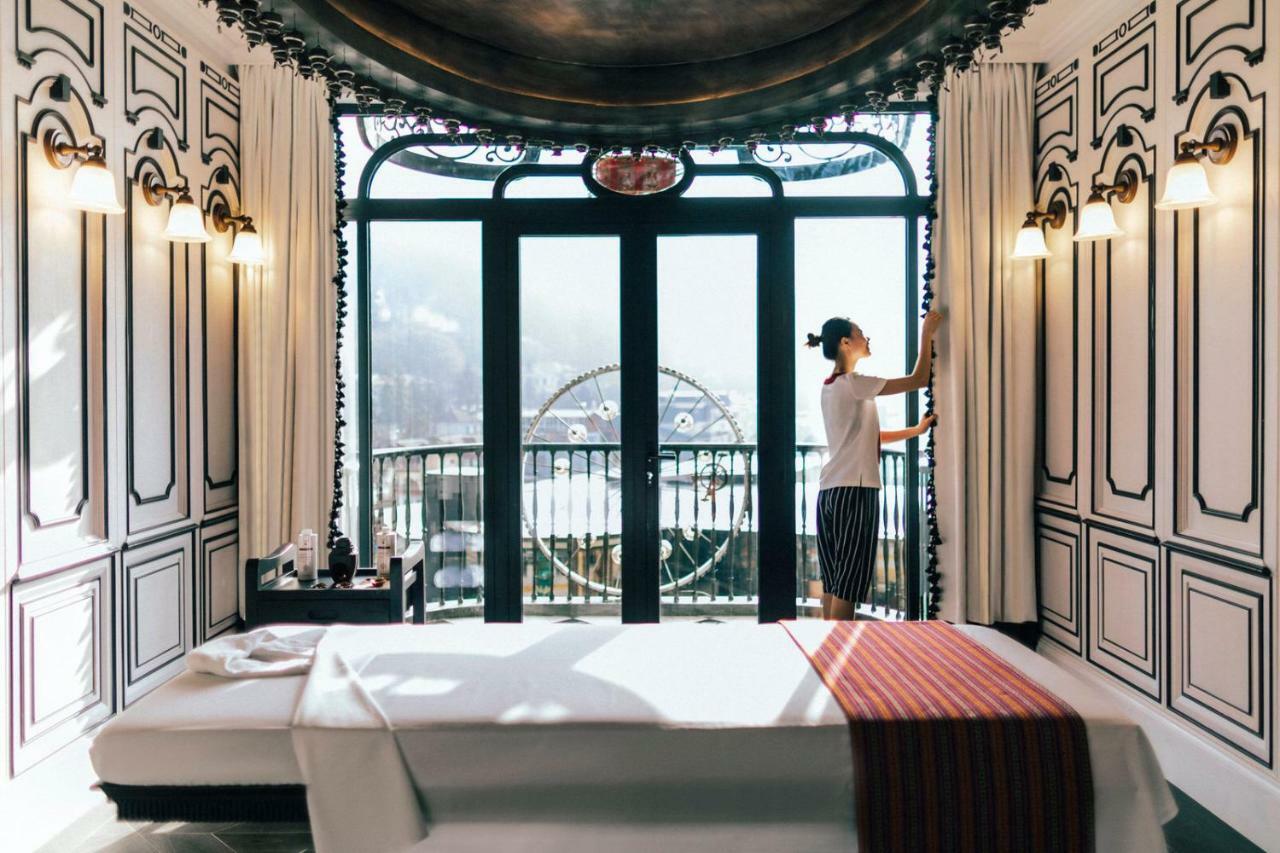 Hotel De La Coupole - Mgallery Sapa Exterior foto A guest room at the Mandarin Oriental, Hong Kong